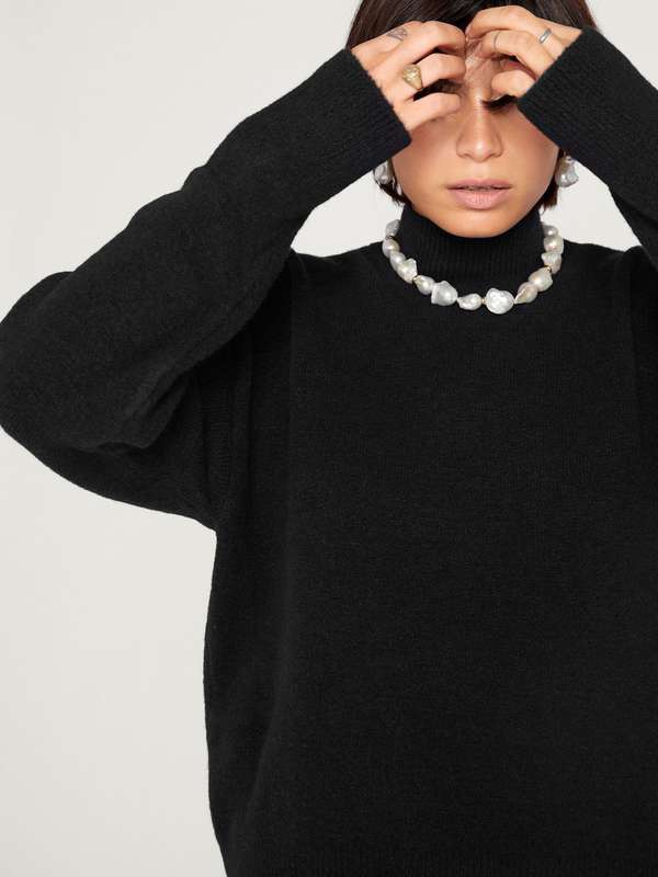 Pullover schwarz Edited